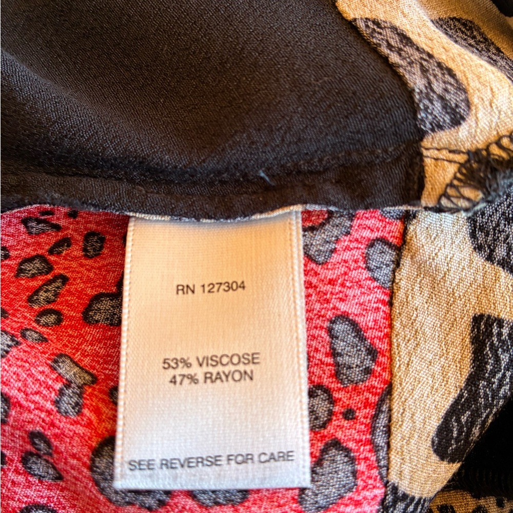 John Mark Mix Print V-Neck 3/4 Cuff Sleeve Button Front Geometric Tunic
Size M - Picture 10 of 10